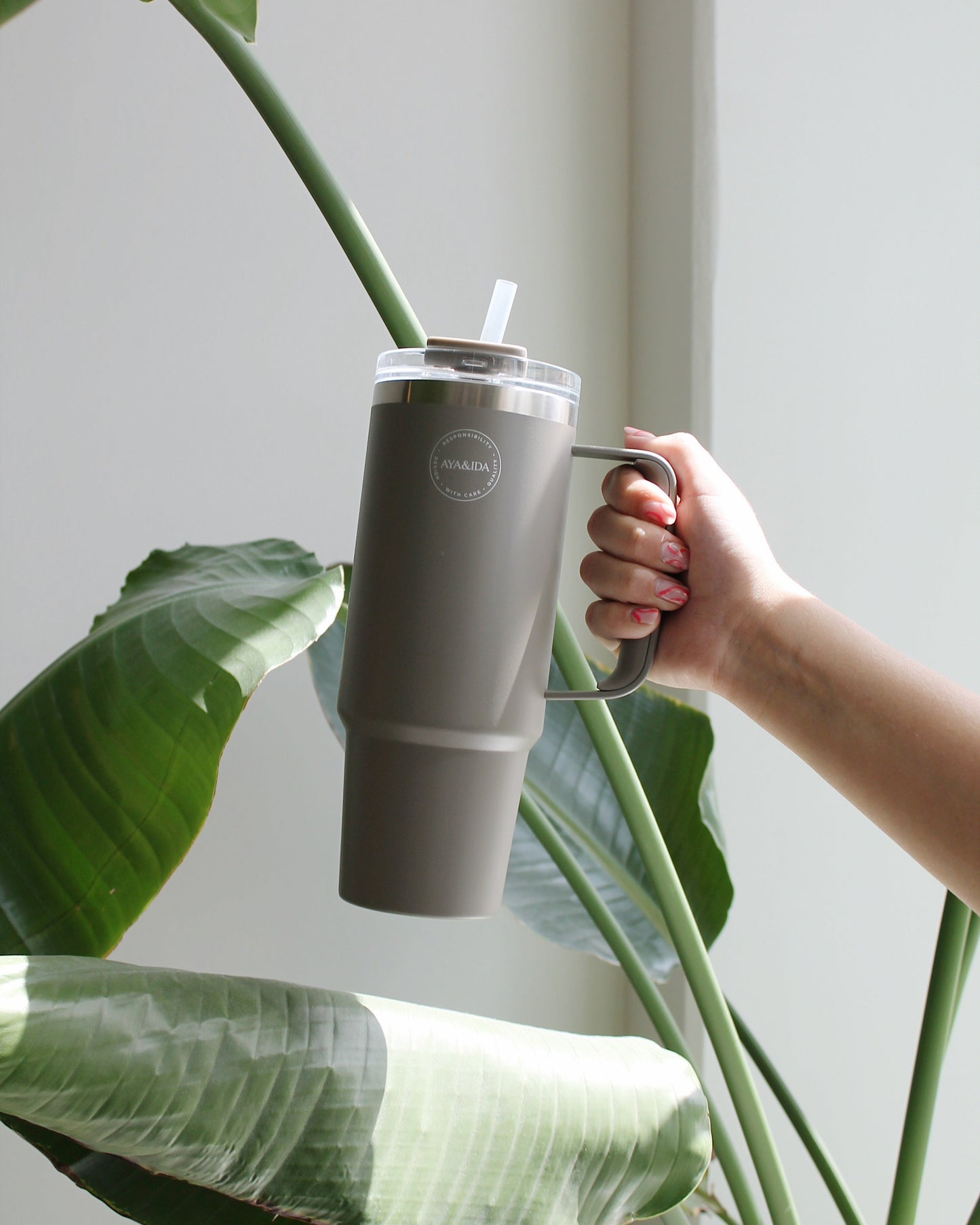 Aya & Ida Thermo Cup with straw 885ml - Driftwood