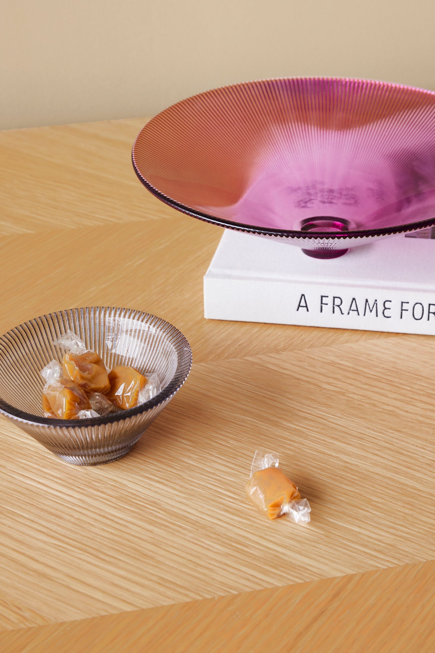 Structured Glass Bowl Grey/Pink