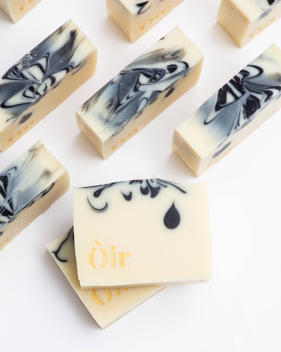 Oir Hand & Body Soap - CEDARWOOD, CLARY SAGE, ROSE GERANIUM, VETIVER